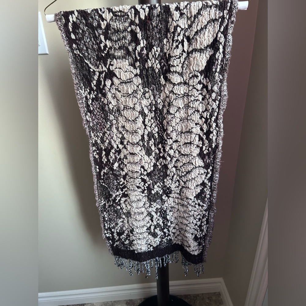 Ladies wool scarf.
